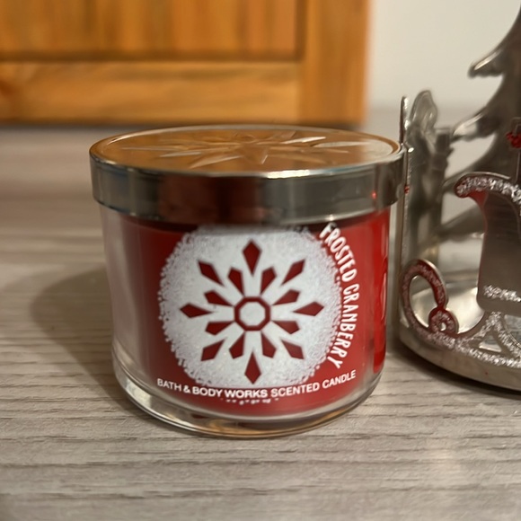 *Discontinued* Bath and Body works 1.3oz Christmas Candle and holder - Picture 2 of 5